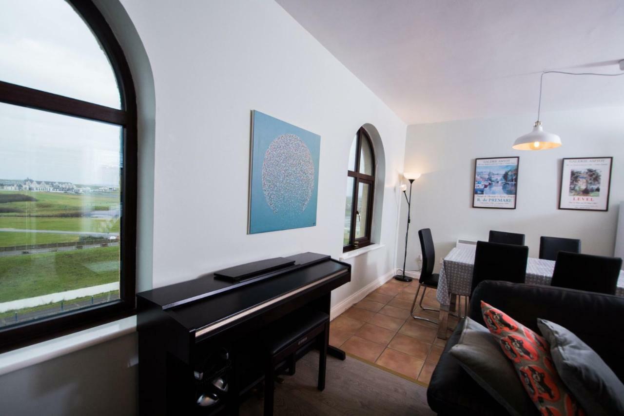 Apartment Ultimate Luxury Penthouse Overlooking The Beach And The Waves.