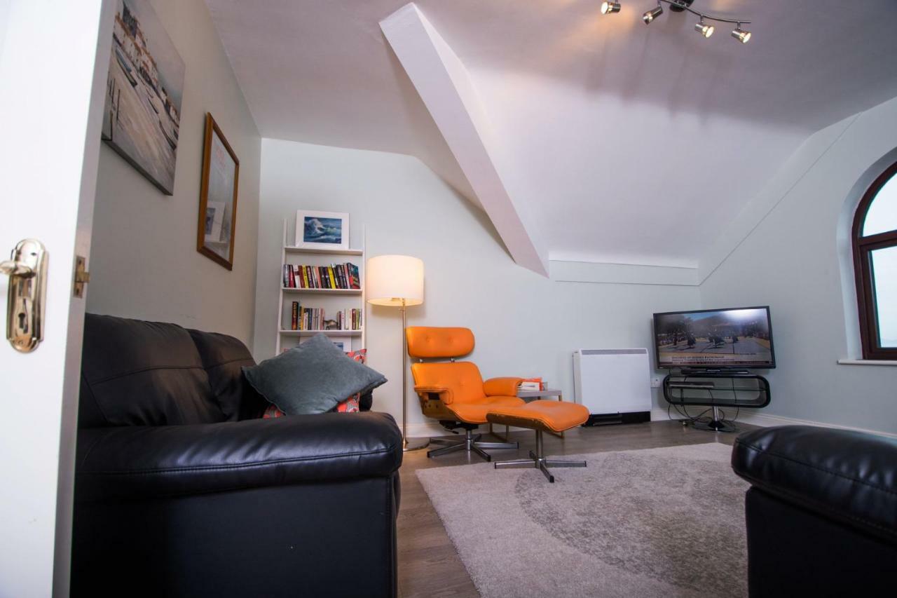 Apartment Ultimate Luxury Penthouse Overlooking The Beach And The Waves. *