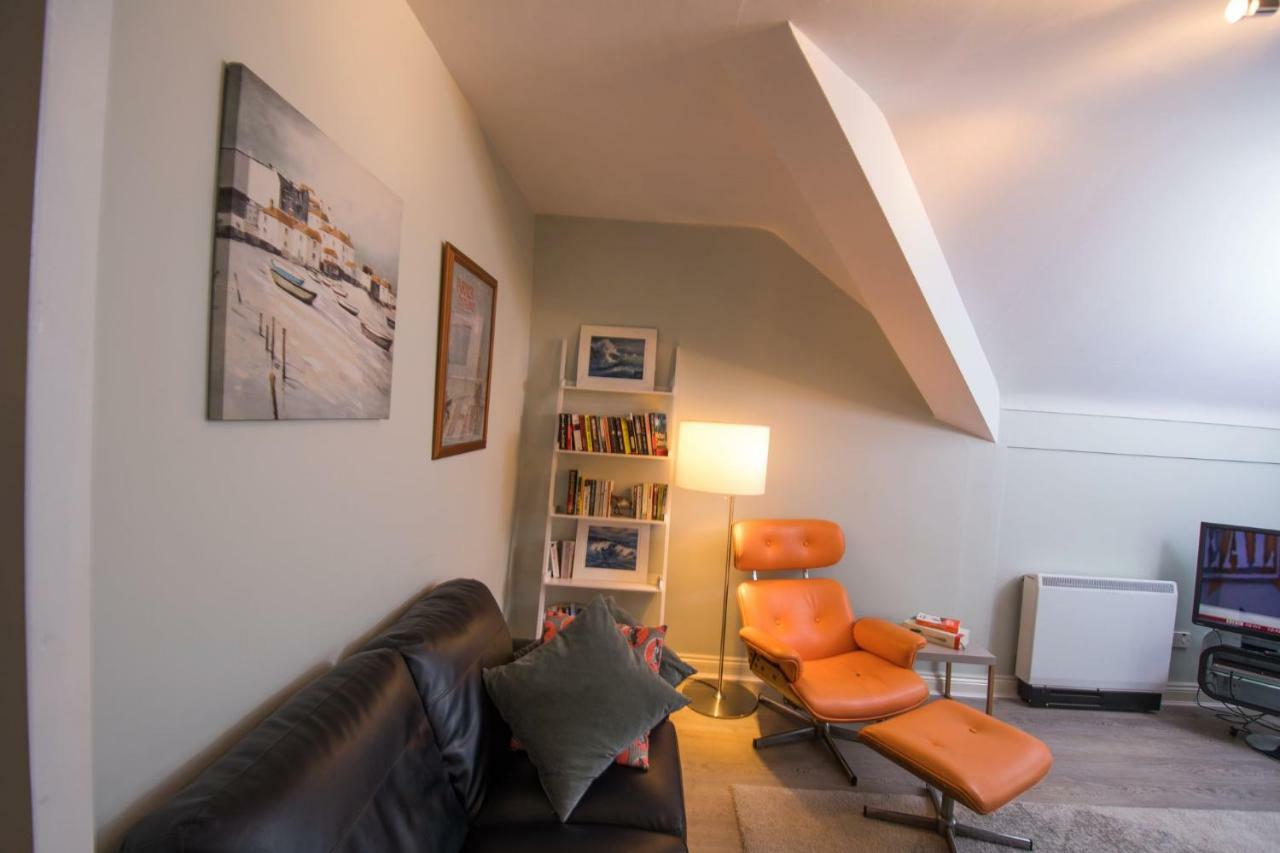 Ultimate Luxury Penthouse Overlooking The Beach And The Waves. Apartment