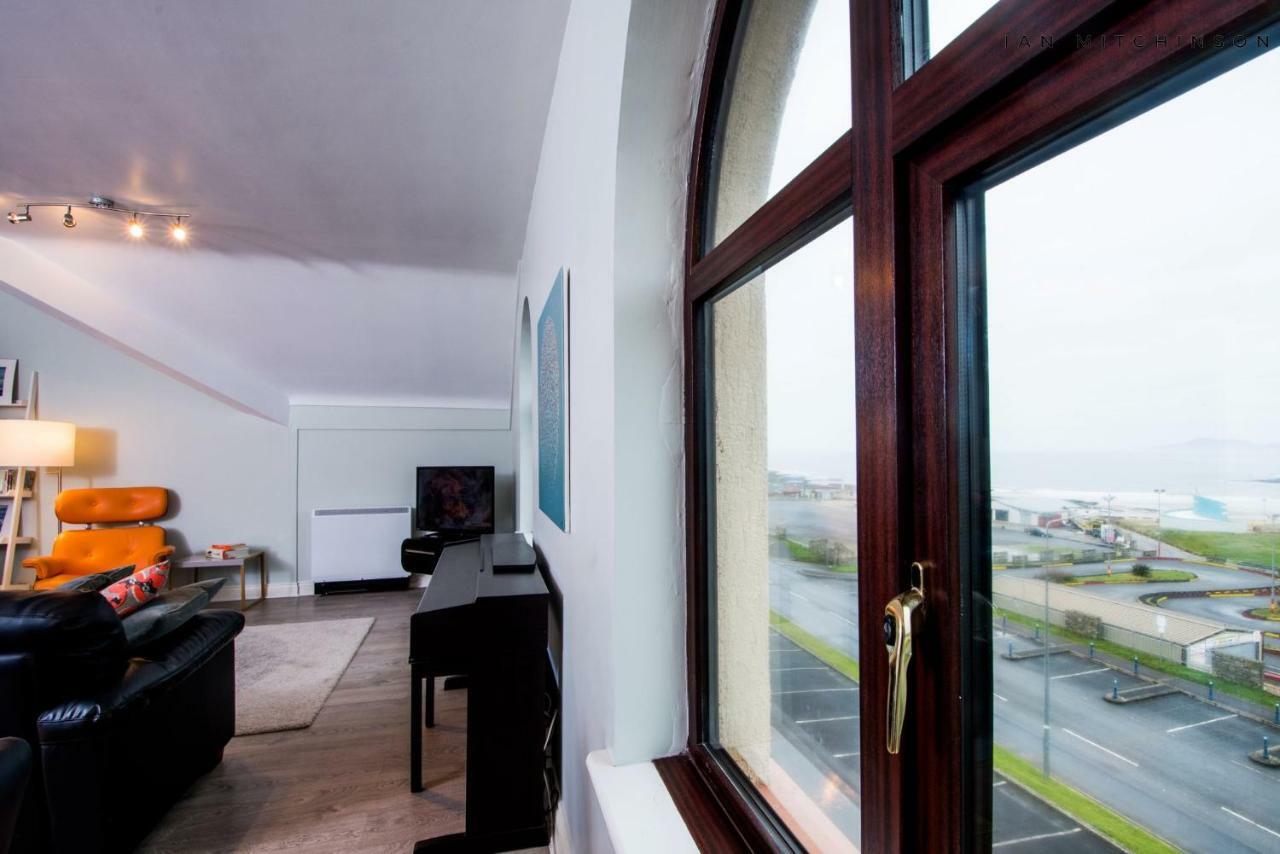Ultimate Luxury Penthouse Overlooking The Beach And The Waves. *